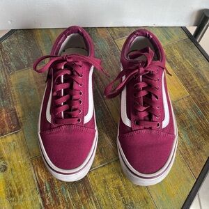Vans Red and White Sneakers Iconic Design Mens 7.5 women’s 9